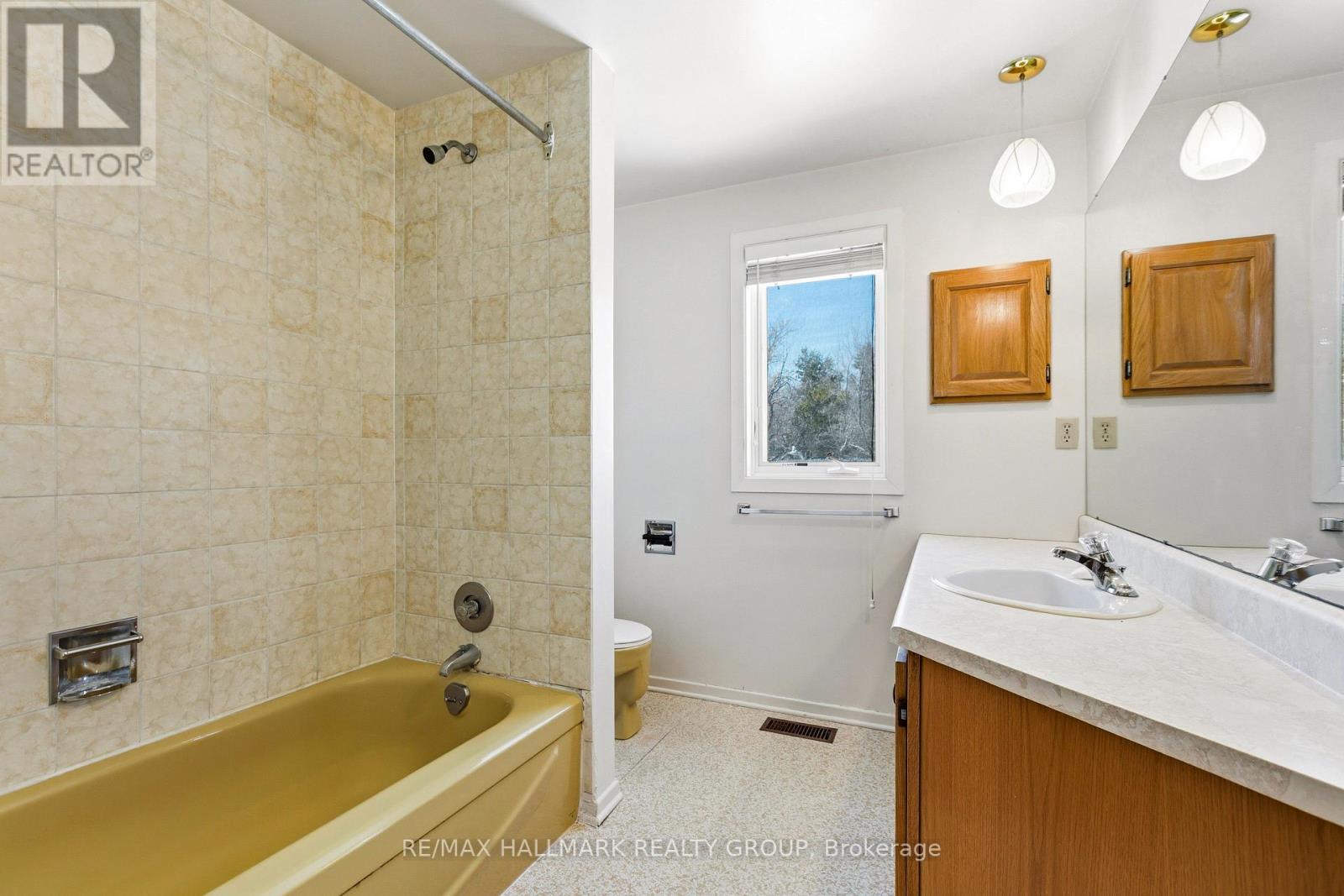 500 Foxview Place, Ottawa, Ontario  K1K 4C4 - Photo 28 - X12901776