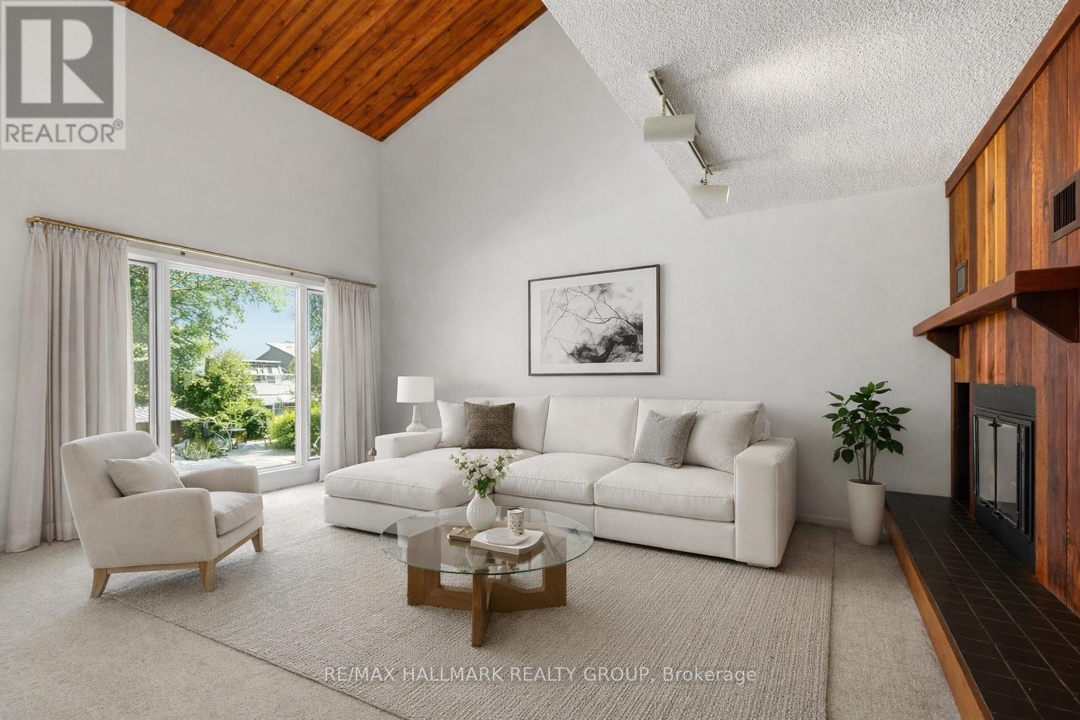 500 Foxview Place, Ottawa, Ontario  K1K 4C4 - Photo 3 - X12901776