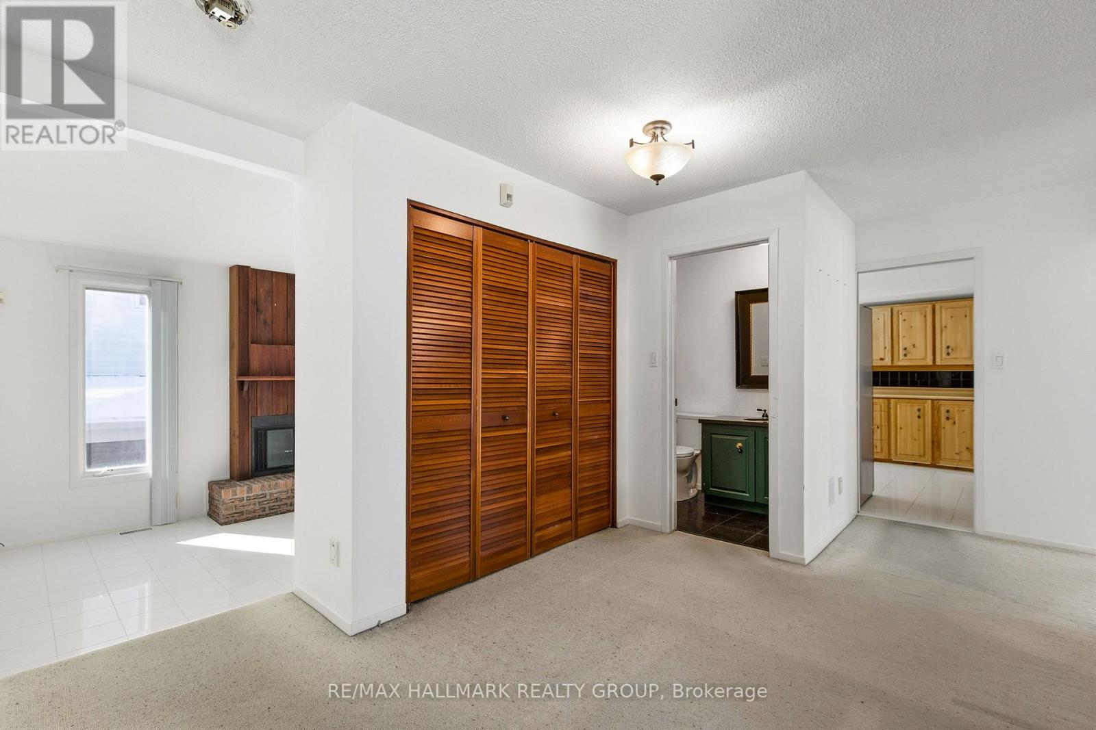 500 Foxview Place, Ottawa, Ontario  K1K 4C4 - Photo 6 - X12901776