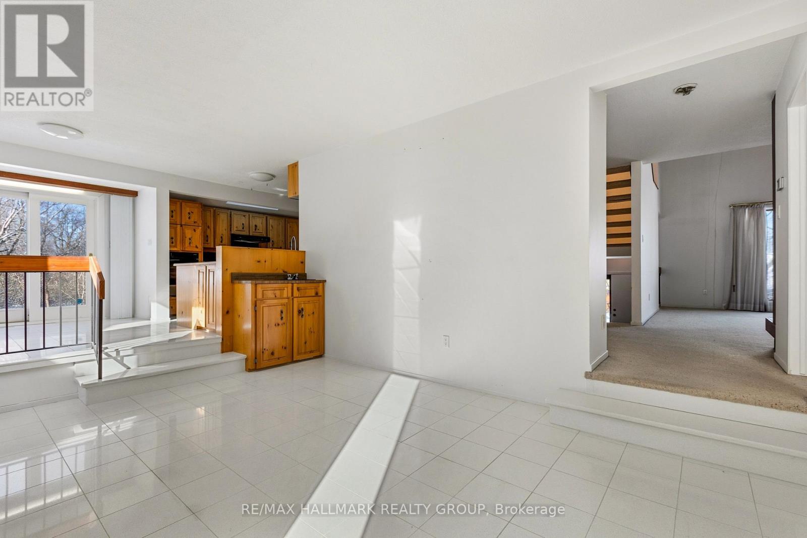 500 Foxview Place, Ottawa, Ontario  K1K 4C4 - Photo 9 - X12901776