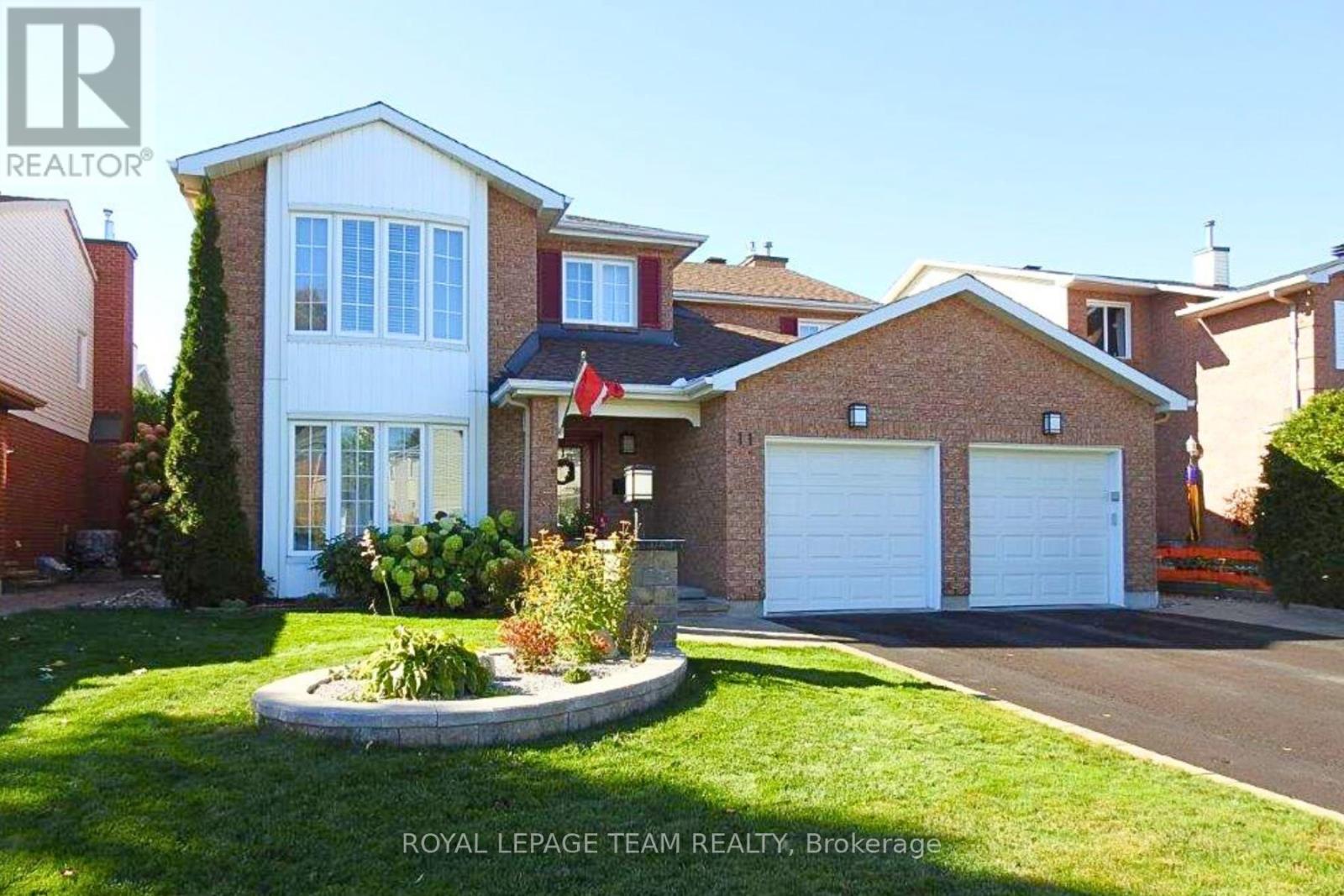 11 Speers Crescent, Ottawa, Ontario  K2M 1W1 - Photo 2 - X12901798