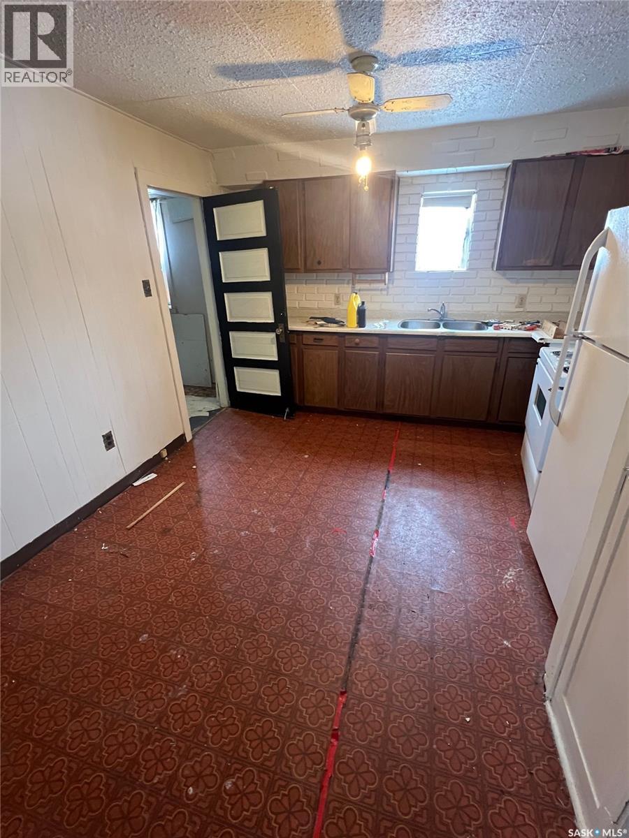 1118 17th Street W, Prince Albert, Saskatchewan  S6V 3Y8 - Photo 3 - SK030842
