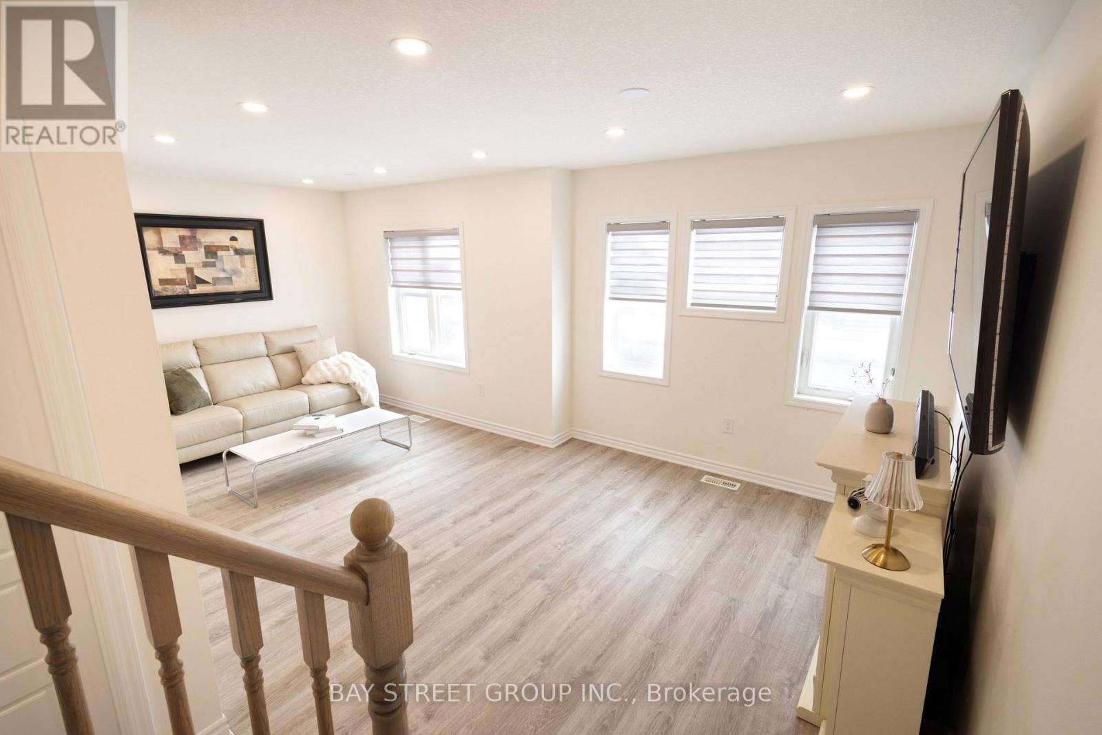 11 - 230 Avonsyde Boulevard, Hamilton, Ontario  L8B 1T9 - Photo 8 - X12800602