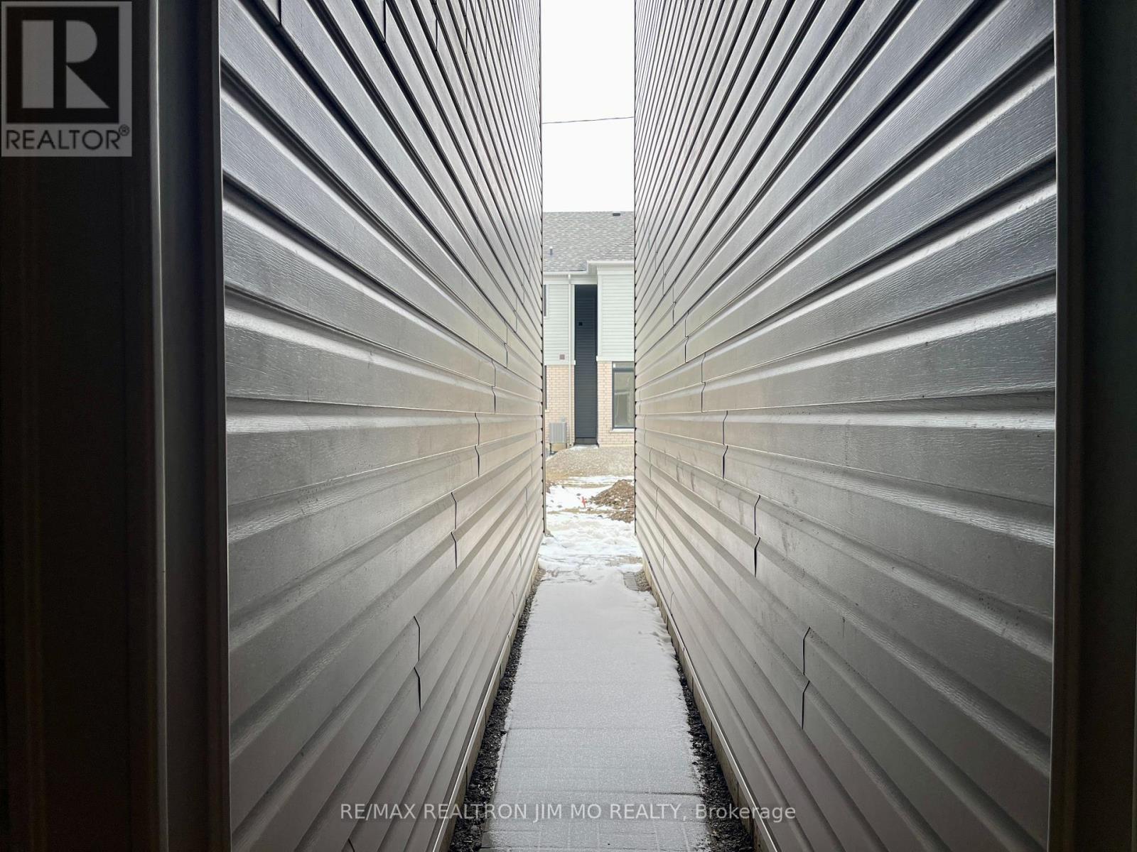 100 Sanderson Drive, Kawartha Lakes, Ontario  K9V 0S8 - Photo 39 - X12898160