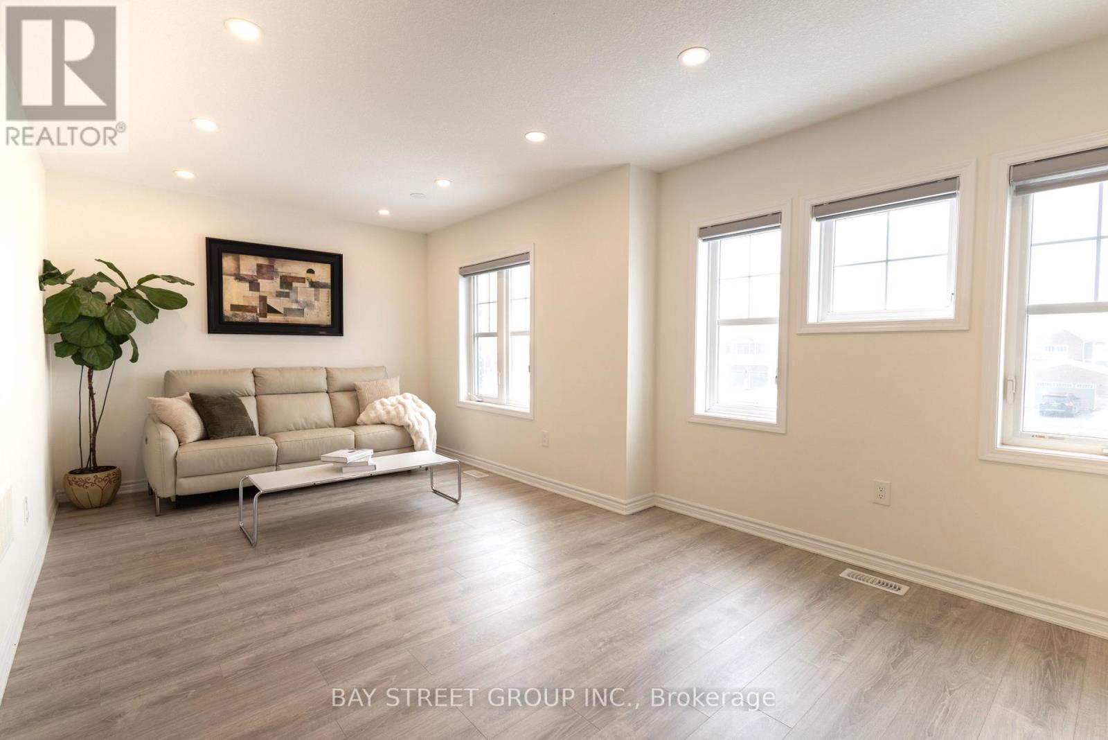 11 - 230 Avonsyde Boulevard, Hamilton, Ontario  L8B 1T9 - Photo 6 - X12800602