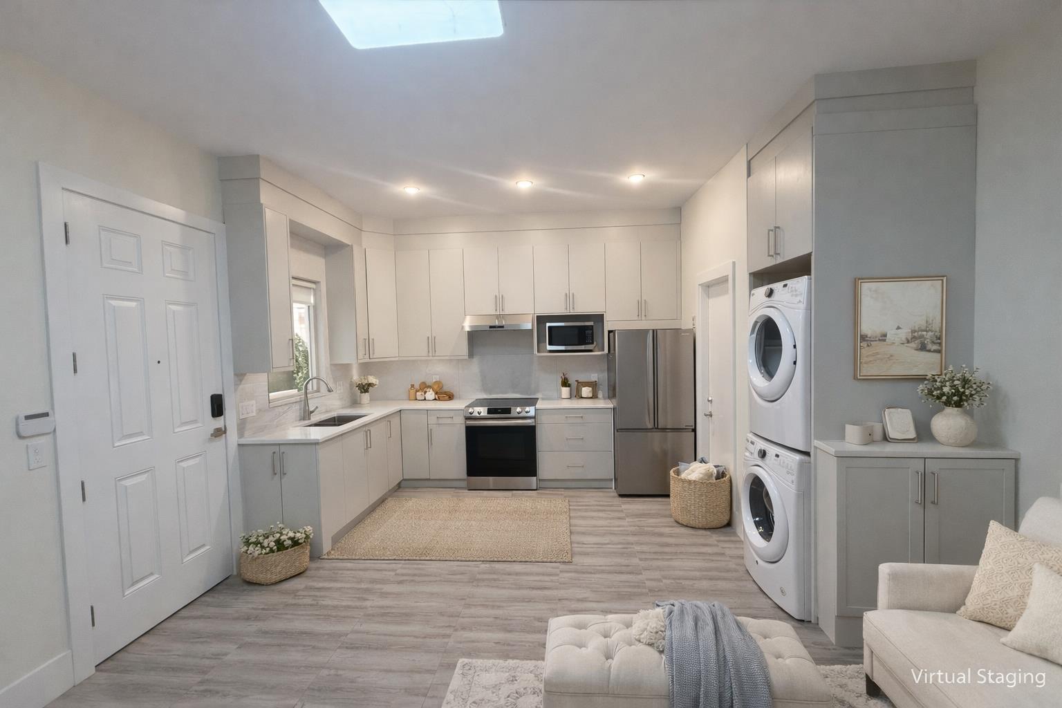 9663 153a Street, Surrey, British Columbia  V3R 4J1 - Photo 3 - R3101435