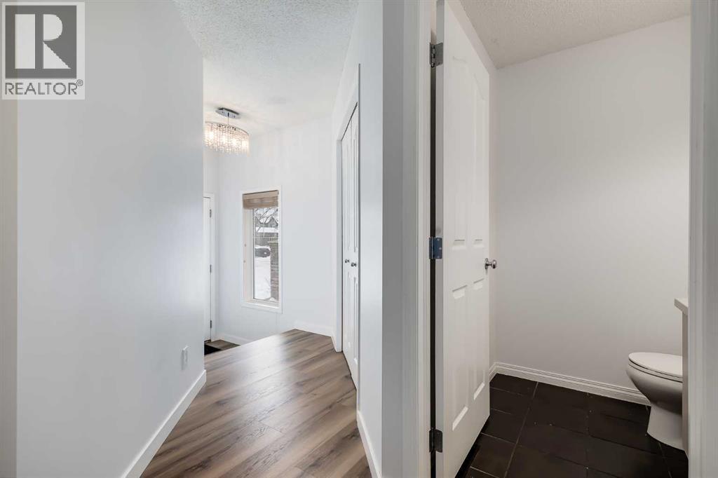 2 Everridge Villas Sw, Calgary, Alberta  T2Y 4Z1 - Photo 11 - A2294641