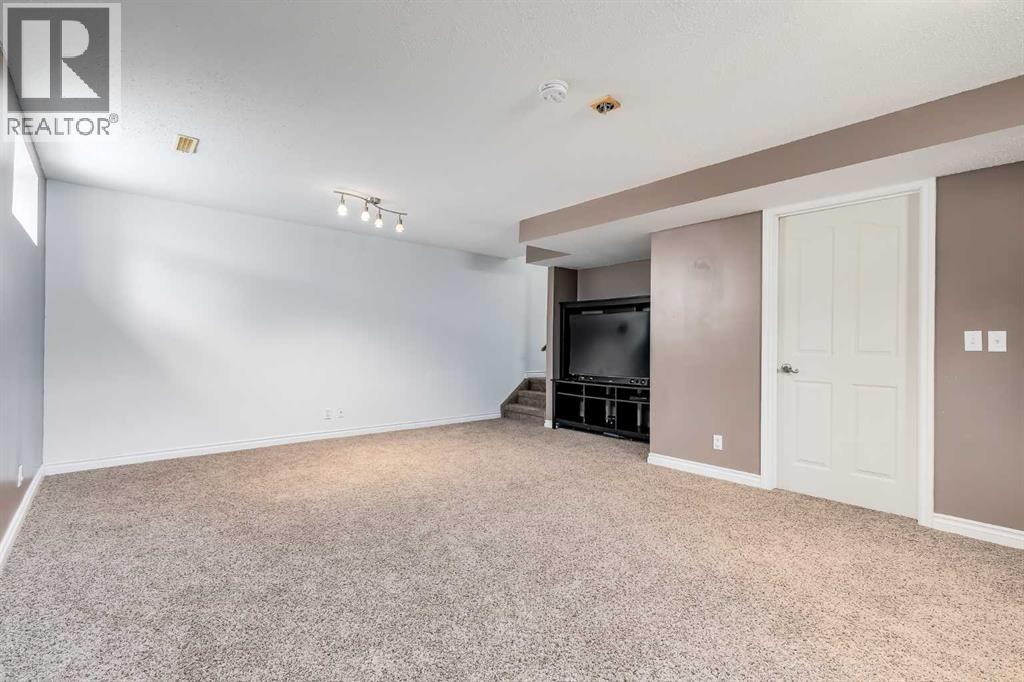 2 Everridge Villas Sw, Calgary, Alberta  T2Y 4Z1 - Photo 25 - A2294641