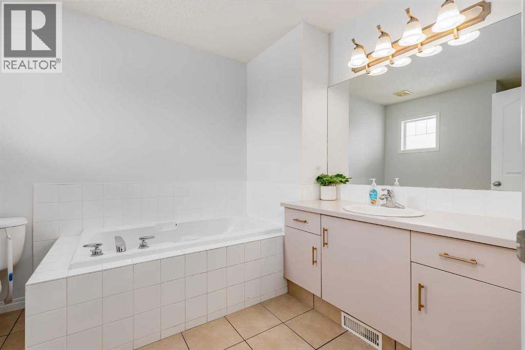 2 Everridge Villas Sw, Calgary, Alberta  T2Y 4Z1 - Photo 13 - A2294641