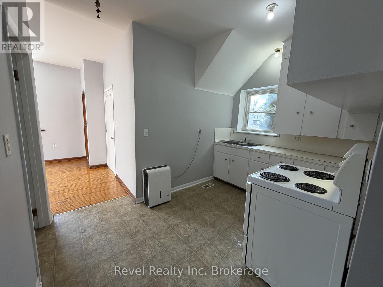 1 - 571 Ontario Street, Warwick, Ontario  N0M 2S0 - Photo 6 - X12901856