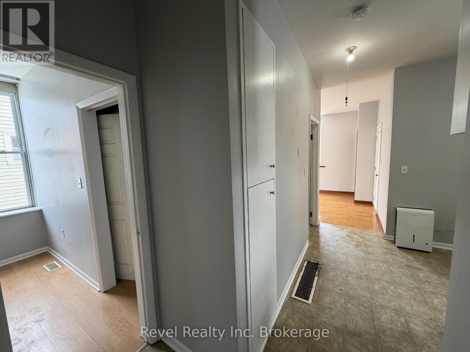 1 - 571 Ontario Street, Warwick, Ontario  N0M 2S0 - Photo 7 - X12901856