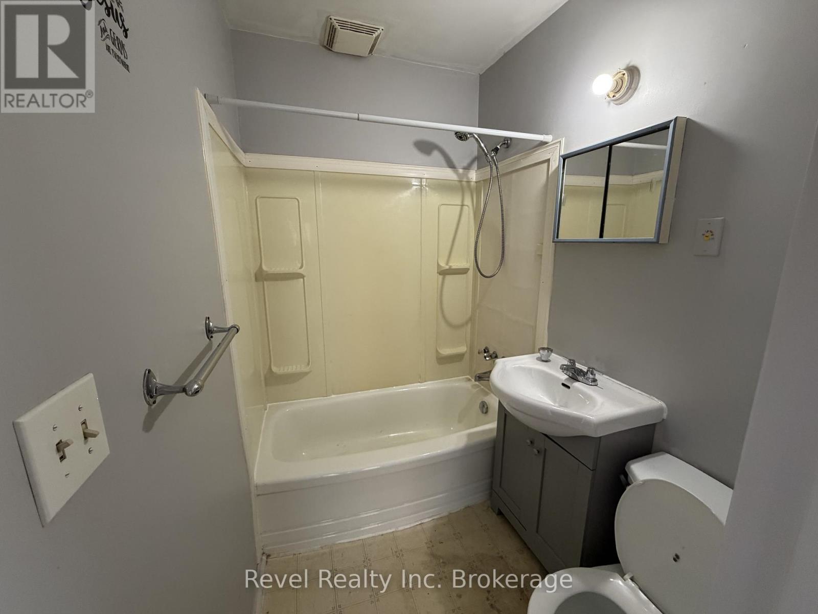 2 - 571 Ontario Street, Warwick (Watford), Ontario  N0M 2S0 - Photo 10 - X12901864