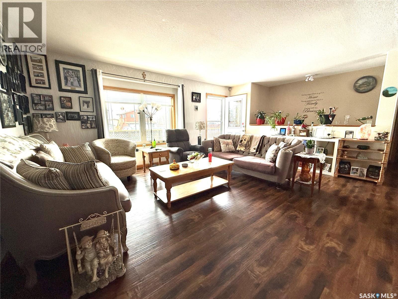 741 Poplar Crescent, Aquadeo, Saskatchewan  S0M 0L0 - Photo 2 - SK030880