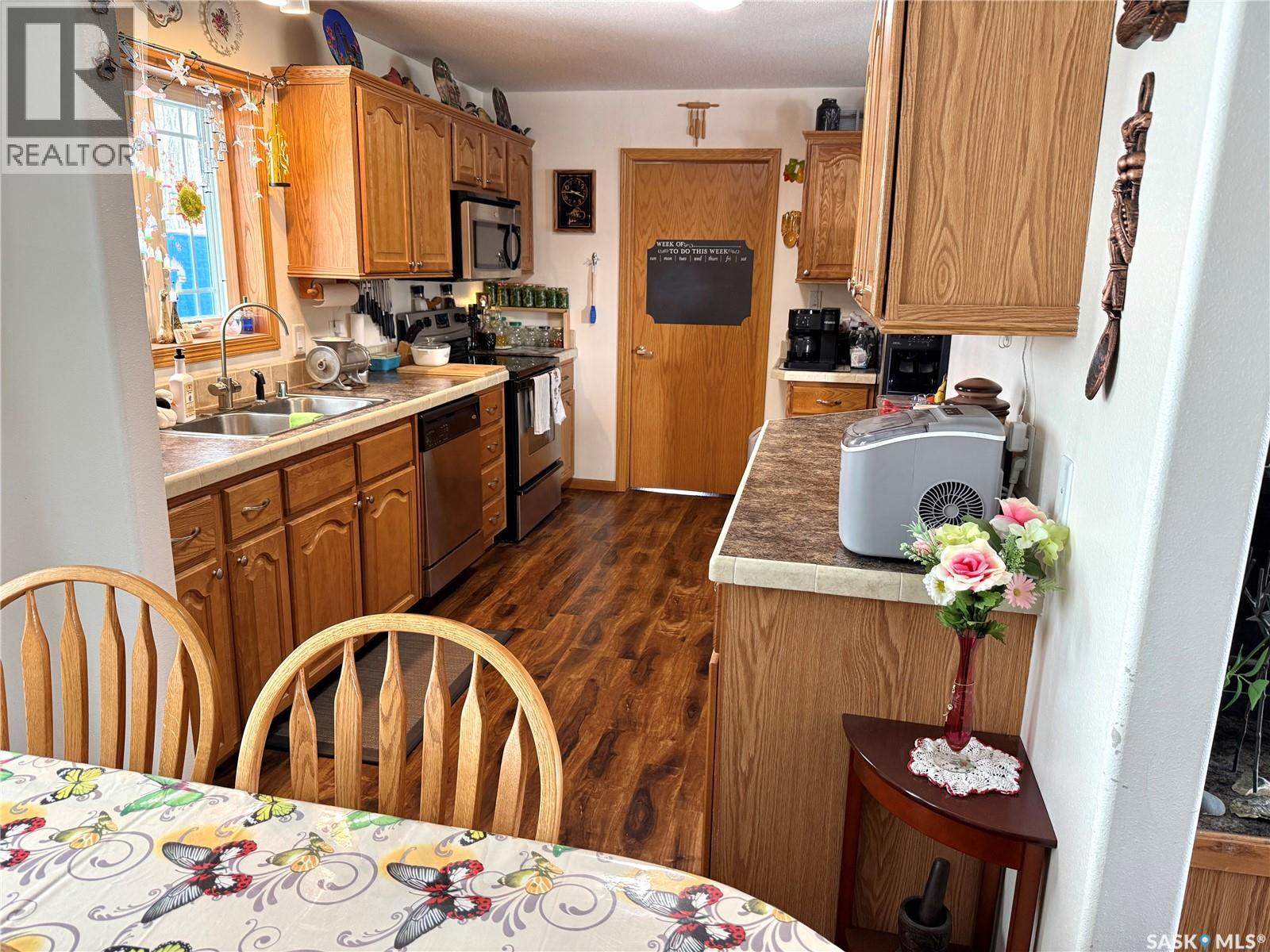 741 Poplar Crescent, Aquadeo, Saskatchewan  S0M 0L0 - Photo 4 - SK030880