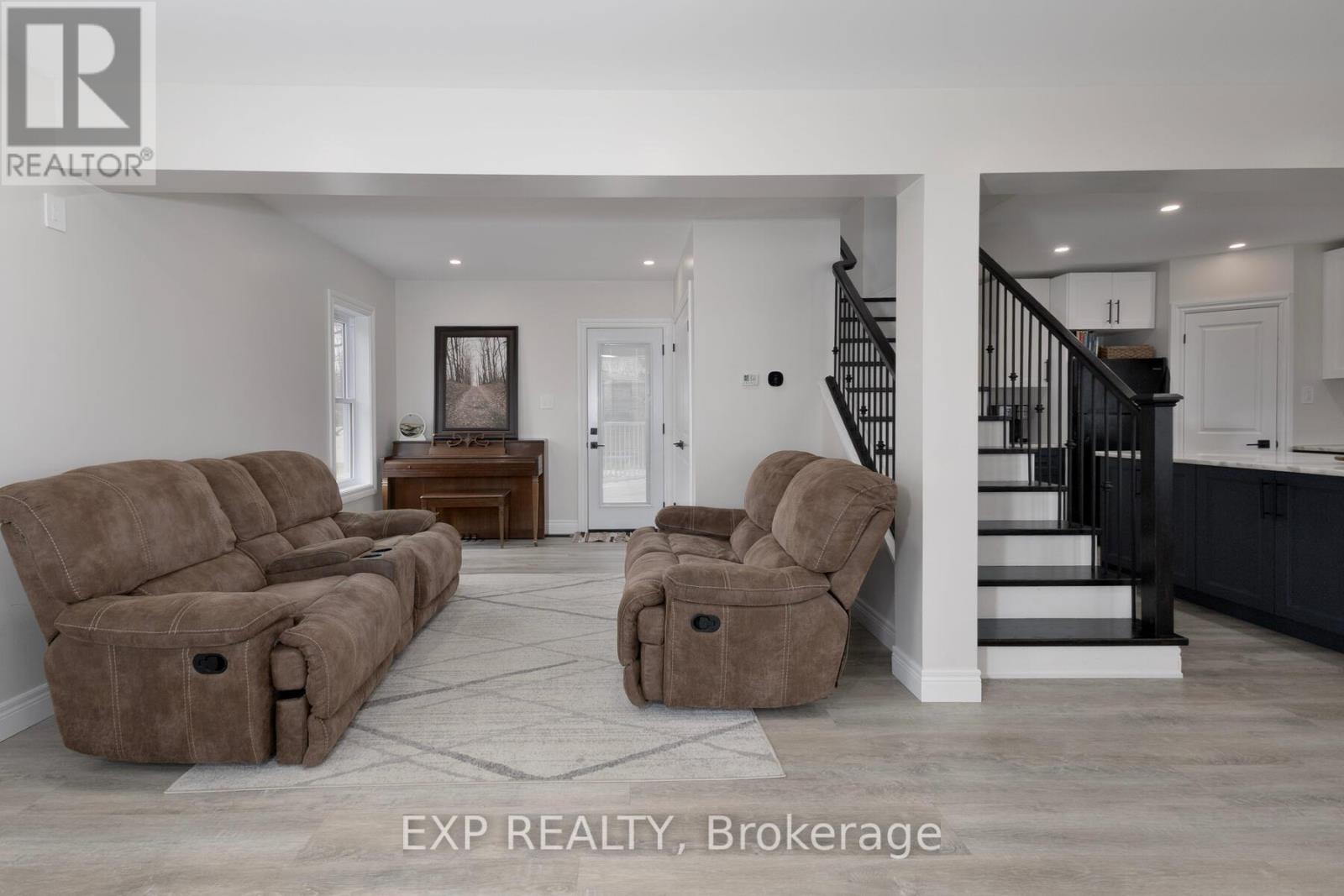 1038 Dearness Drive, London South, Ontario  N6E 1N7 - Photo 10 - X12901810