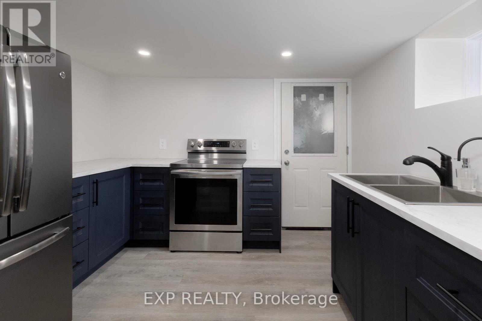 1038 Dearness Drive, London South, Ontario  N6E 1N7 - Photo 31 - X12901810