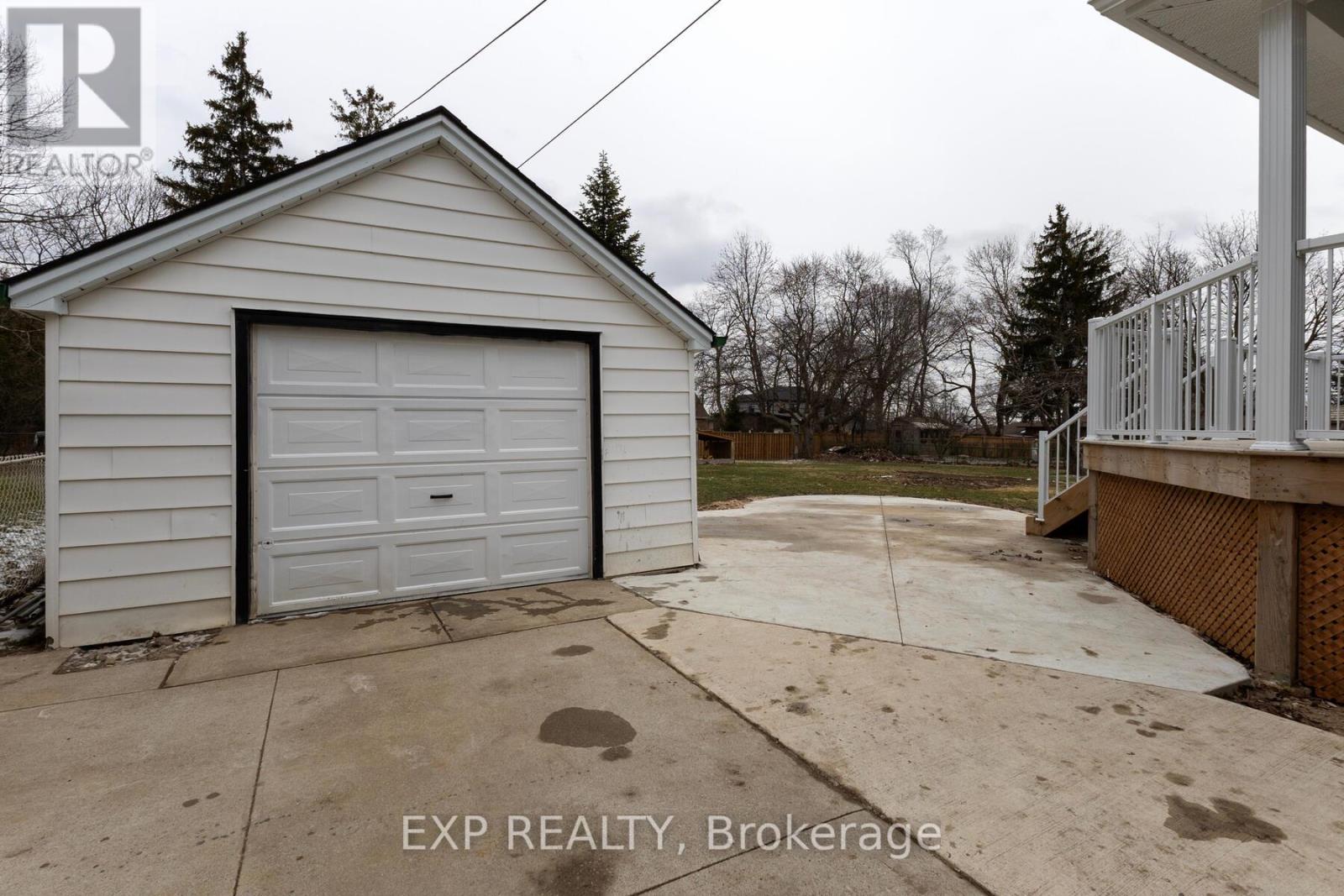 1038 Dearness Drive, London South, Ontario  N6E 1N7 - Photo 48 - X12901810