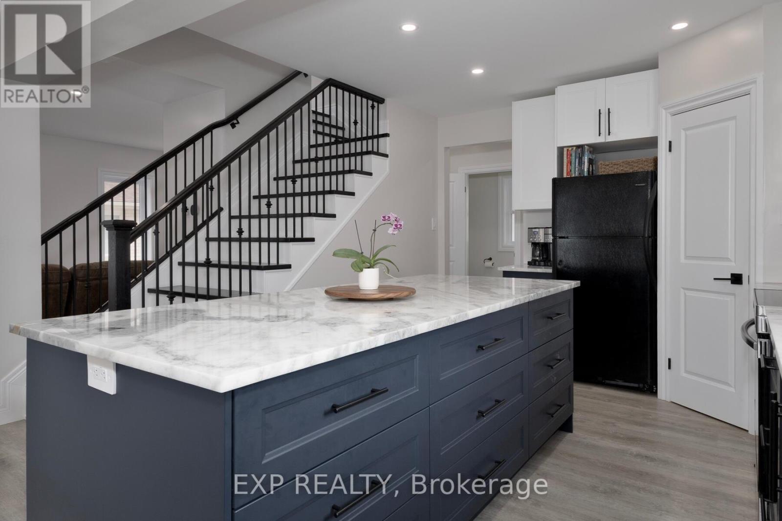 1038 Dearness Drive, London South, Ontario  N6E 1N7 - Photo 6 - X12901810