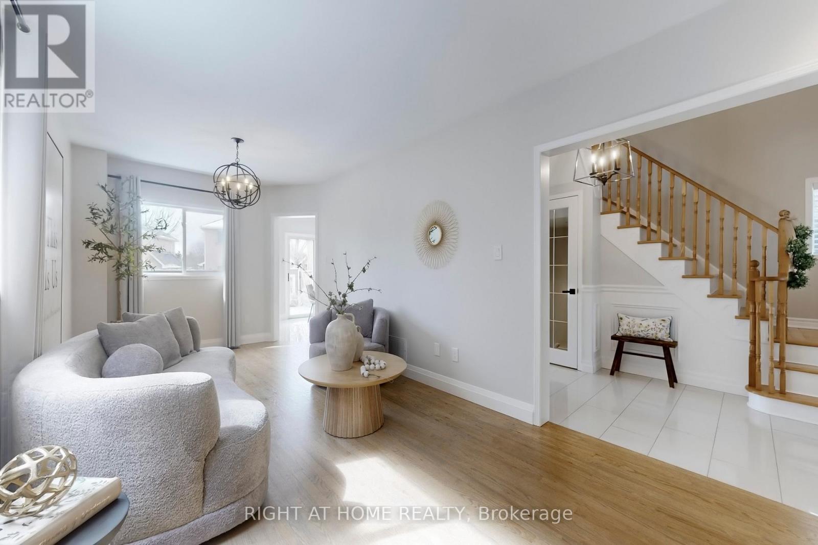 444 Flanagan Court, Newmarket, Ontario  L3X 2E9 - Photo 10 - N12901828