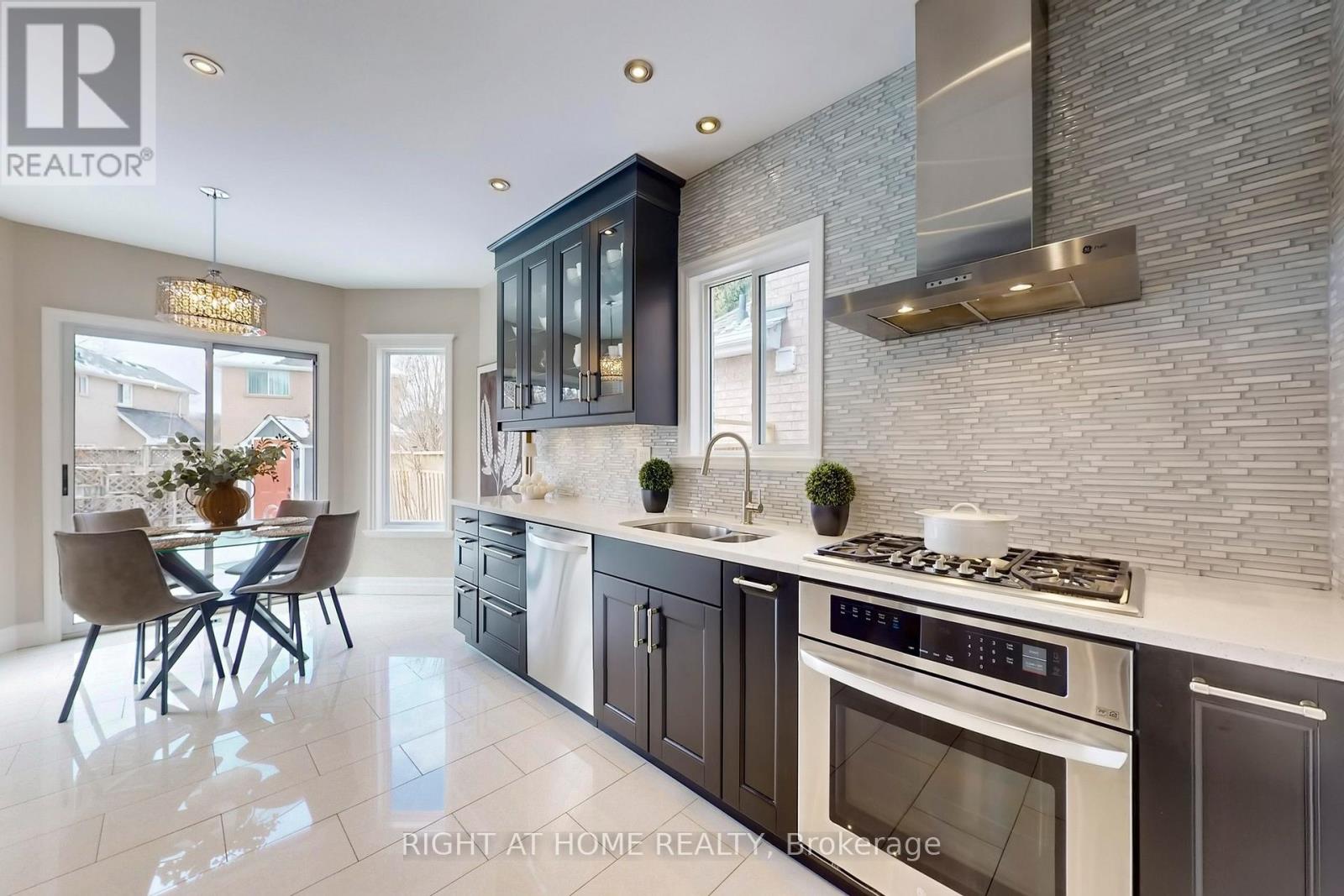 444 Flanagan Court, Newmarket, Ontario  L3X 2E9 - Photo 13 - N12901828