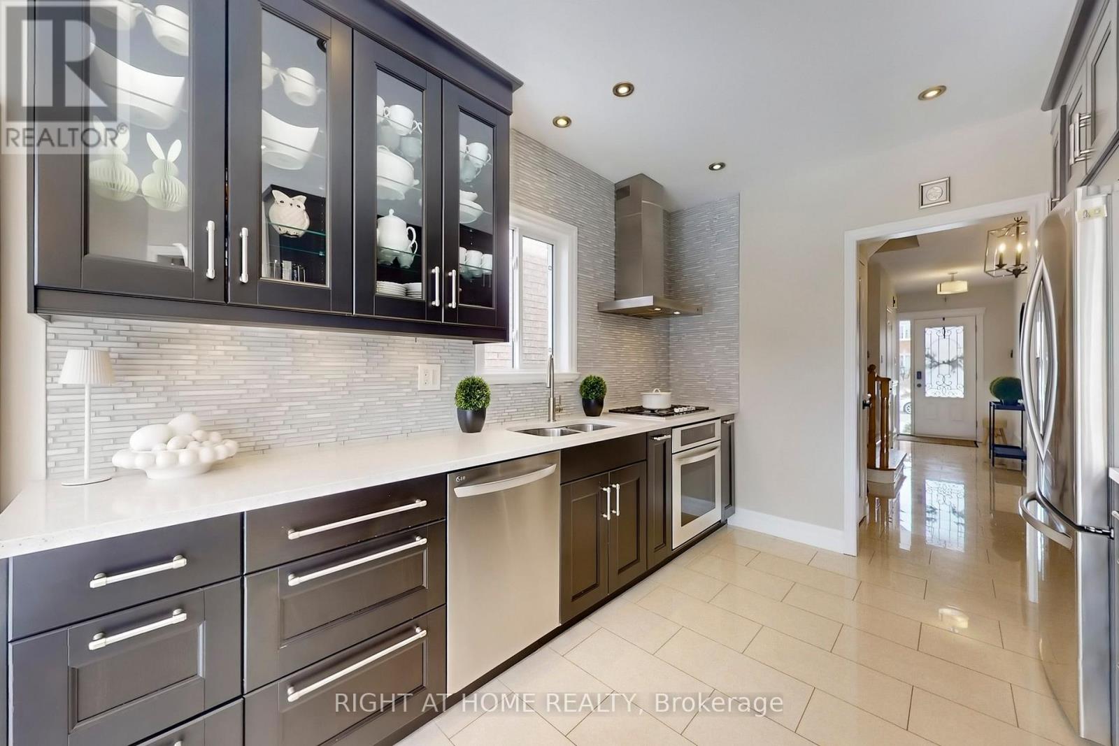 444 Flanagan Court, Newmarket, Ontario  L3X 2E9 - Photo 15 - N12901828