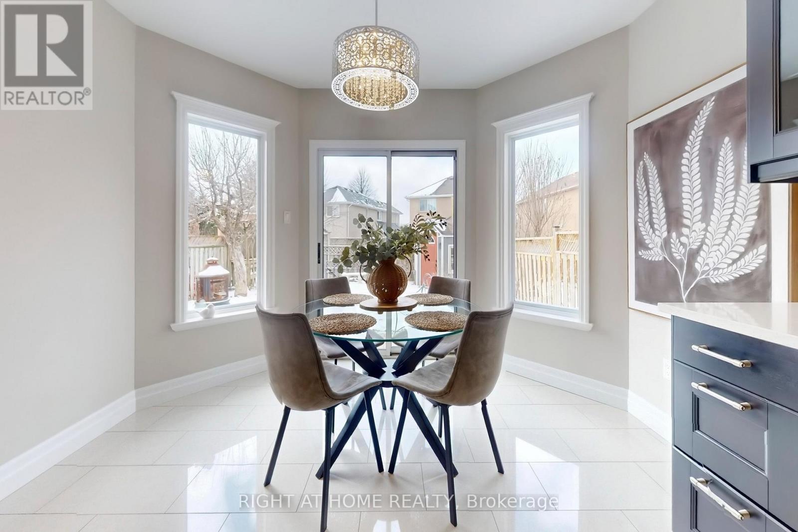 444 Flanagan Court, Newmarket, Ontario  L3X 2E9 - Photo 18 - N12901828