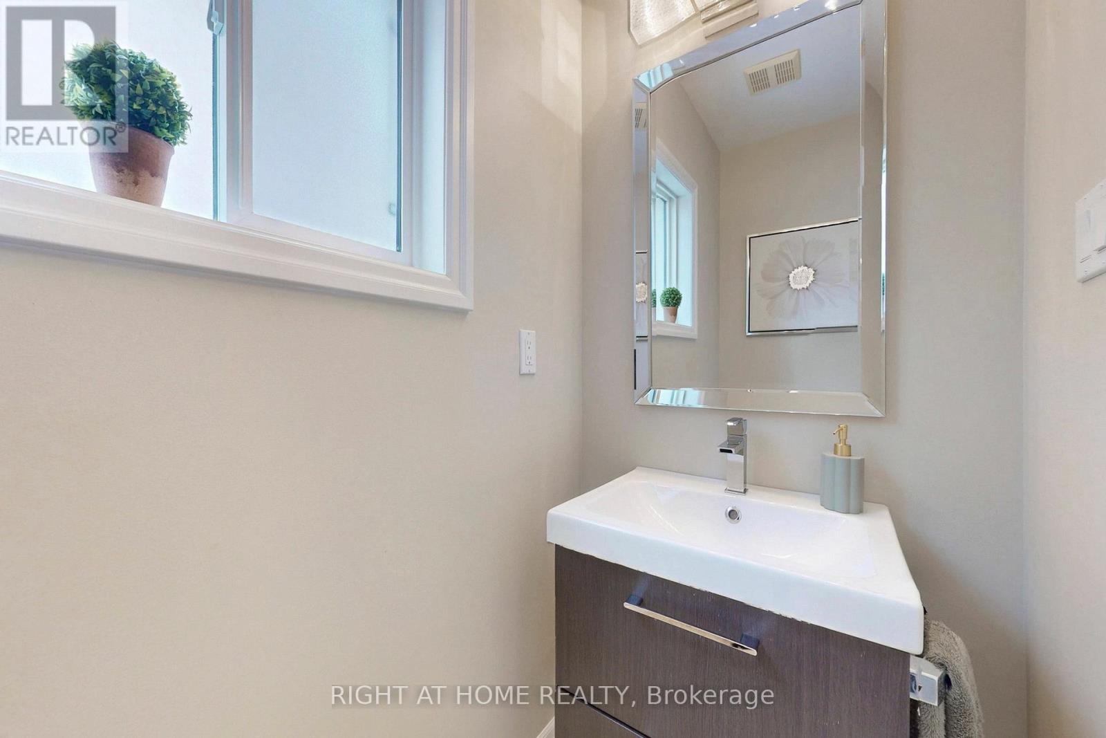 444 Flanagan Court, Newmarket, Ontario  L3X 2E9 - Photo 20 - N12901828