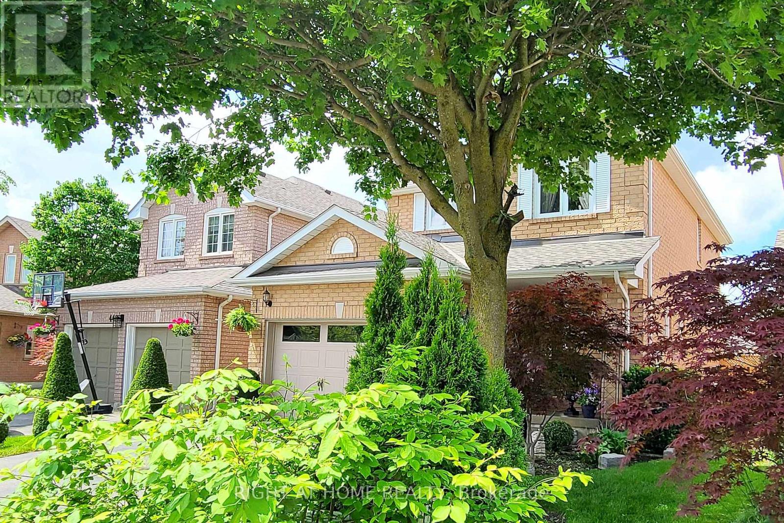 444 Flanagan Court, Newmarket, Ontario  L3X 2E9 - Photo 3 - N12901828