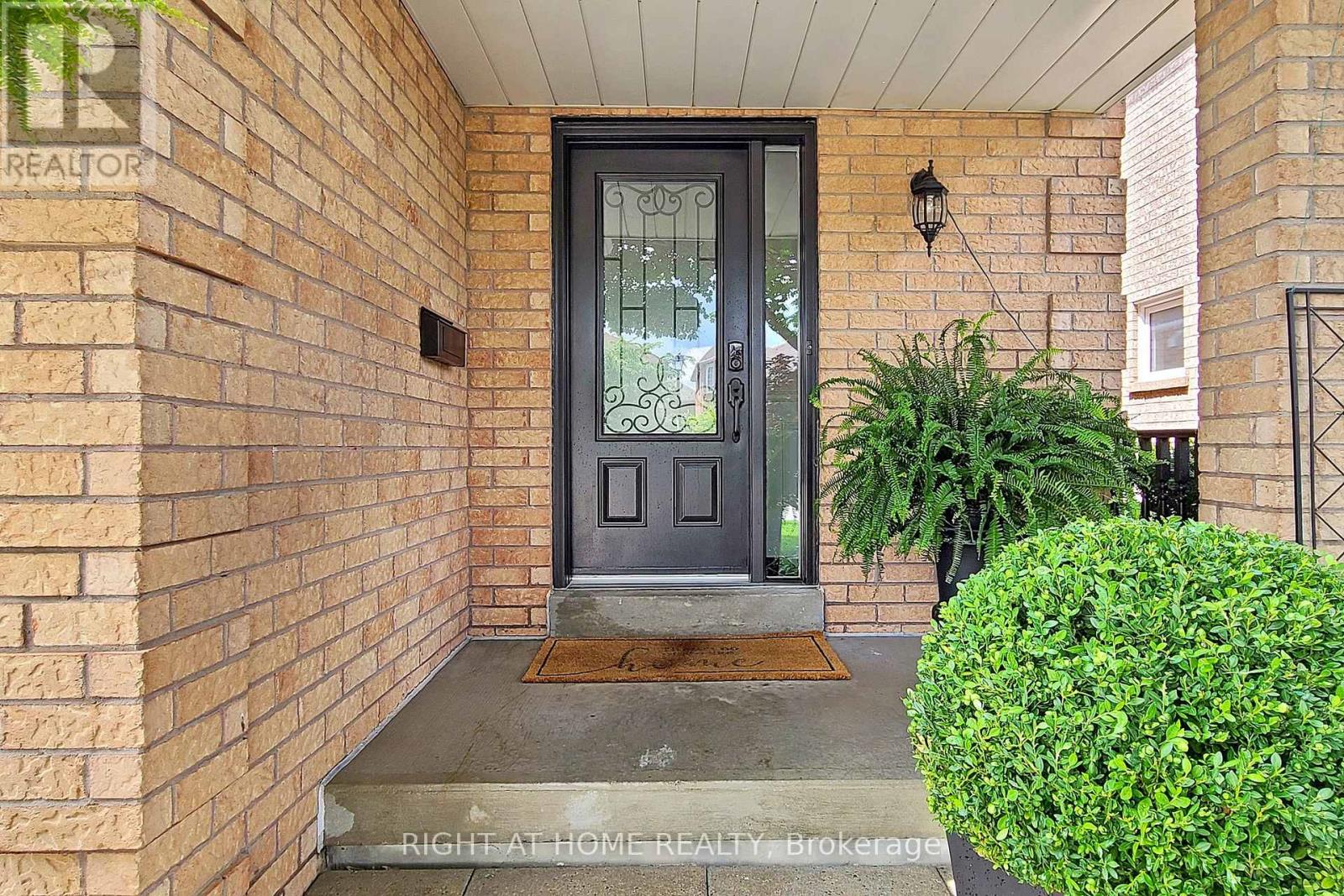 444 Flanagan Court, Newmarket, Ontario  L3X 2E9 - Photo 5 - N12901828