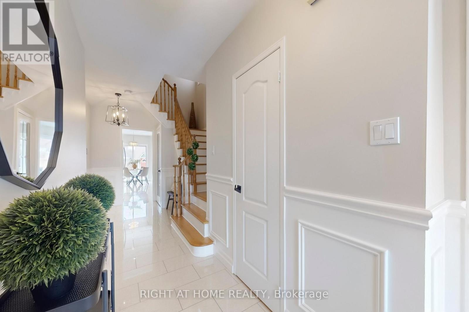 444 Flanagan Court, Newmarket, Ontario  L3X 2E9 - Photo 6 - N12901828