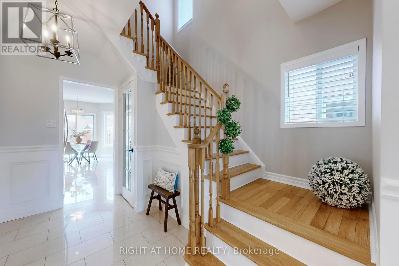 444 Flanagan Court, Newmarket, Ontario  L3X 2E9 - Photo 7 - N12901828