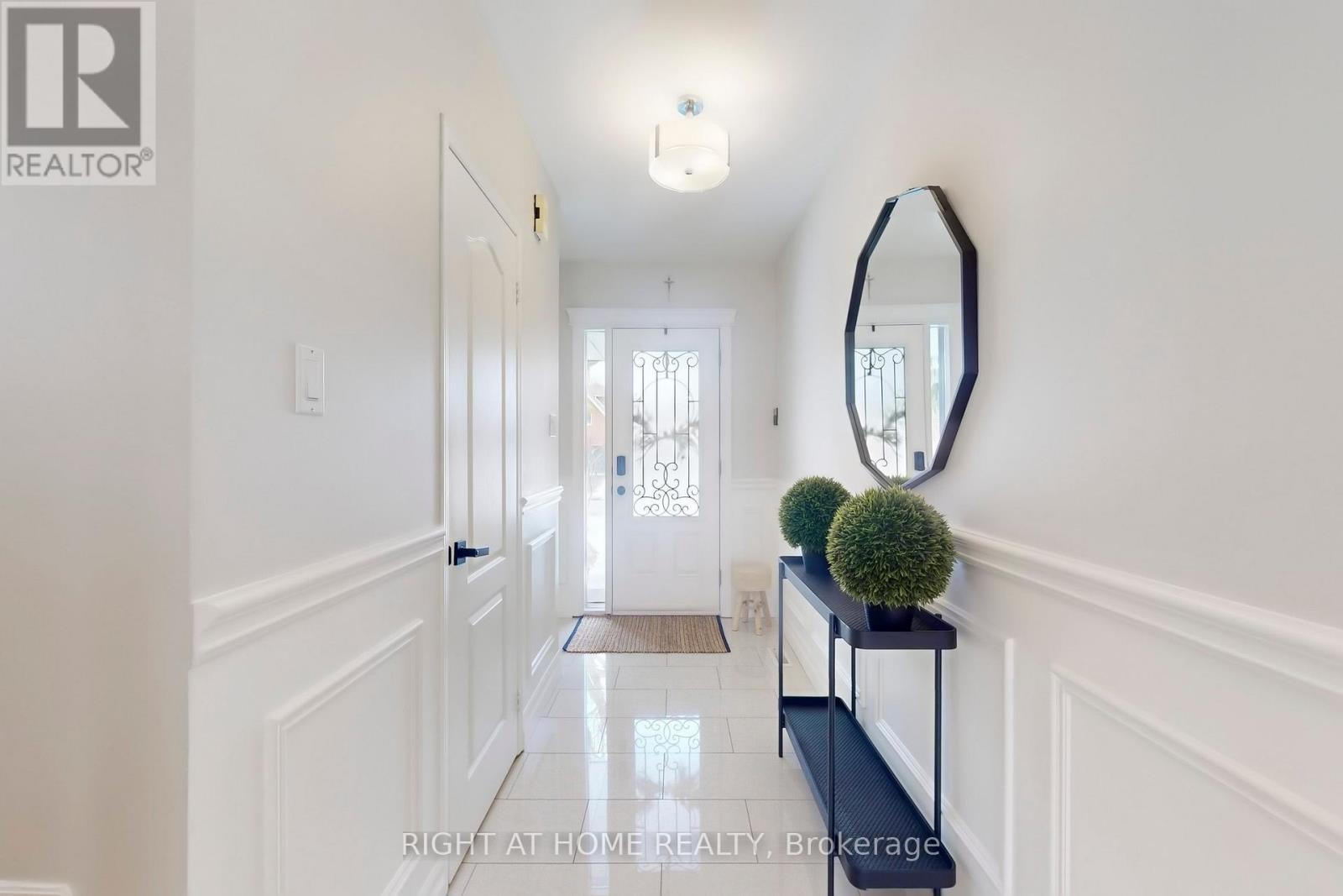 444 Flanagan Court, Newmarket, Ontario  L3X 2E9 - Photo 8 - N12901828