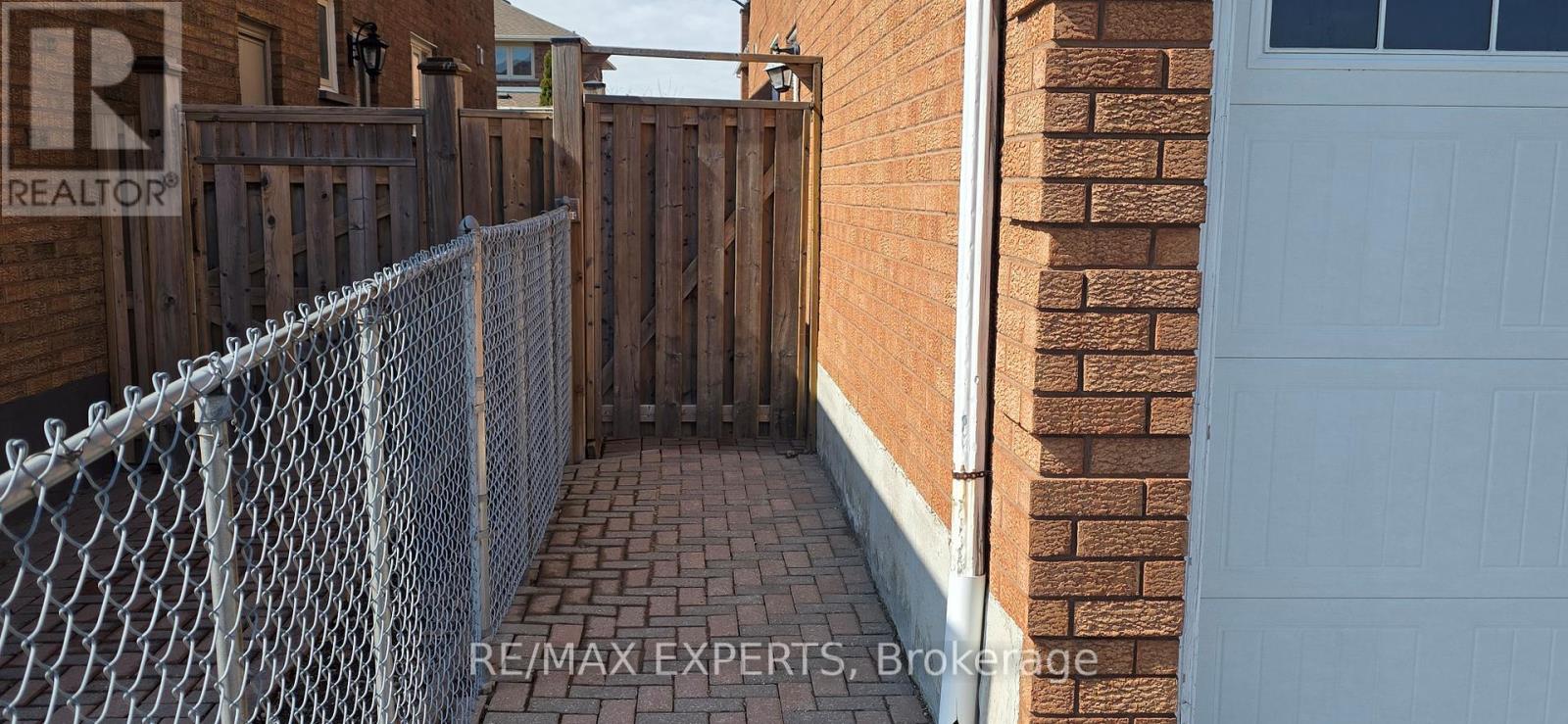 8 Waterfall Road, Vaughan, Ontario  L4L 5B5 - Photo 2 - N12901846