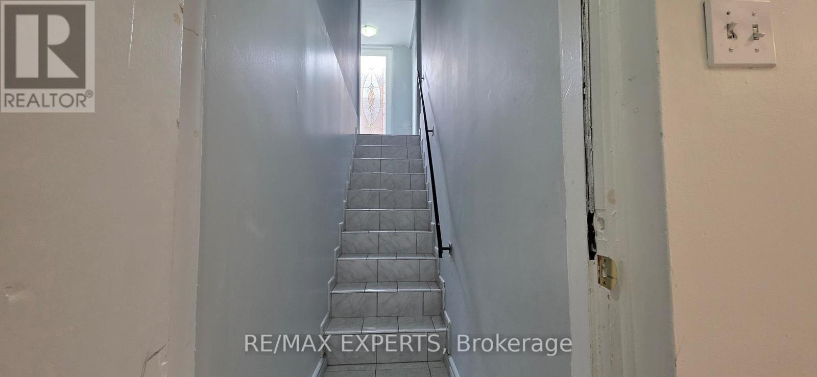 8 Waterfall Road, Vaughan, Ontario  L4L 5B5 - Photo 5 - N12901846