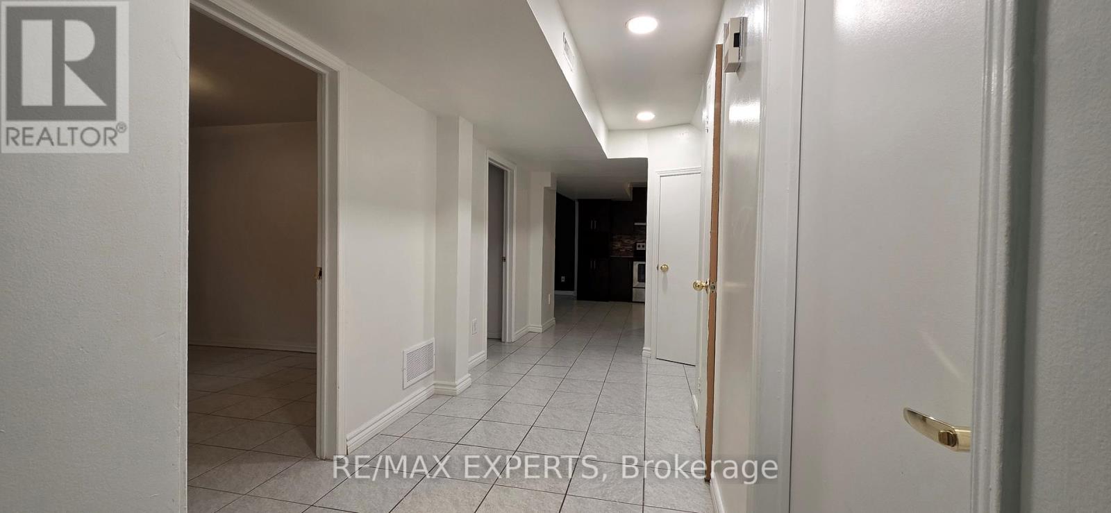 8 Waterfall Road, Vaughan, Ontario  L4L 5B5 - Photo 6 - N12901846