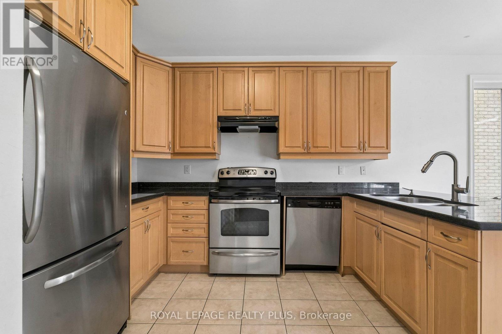 7 West Park Avenue, Bradford West Gwillimbury (Bradford), Ontario  L3Z 0A5 - Photo 7 - N12901850