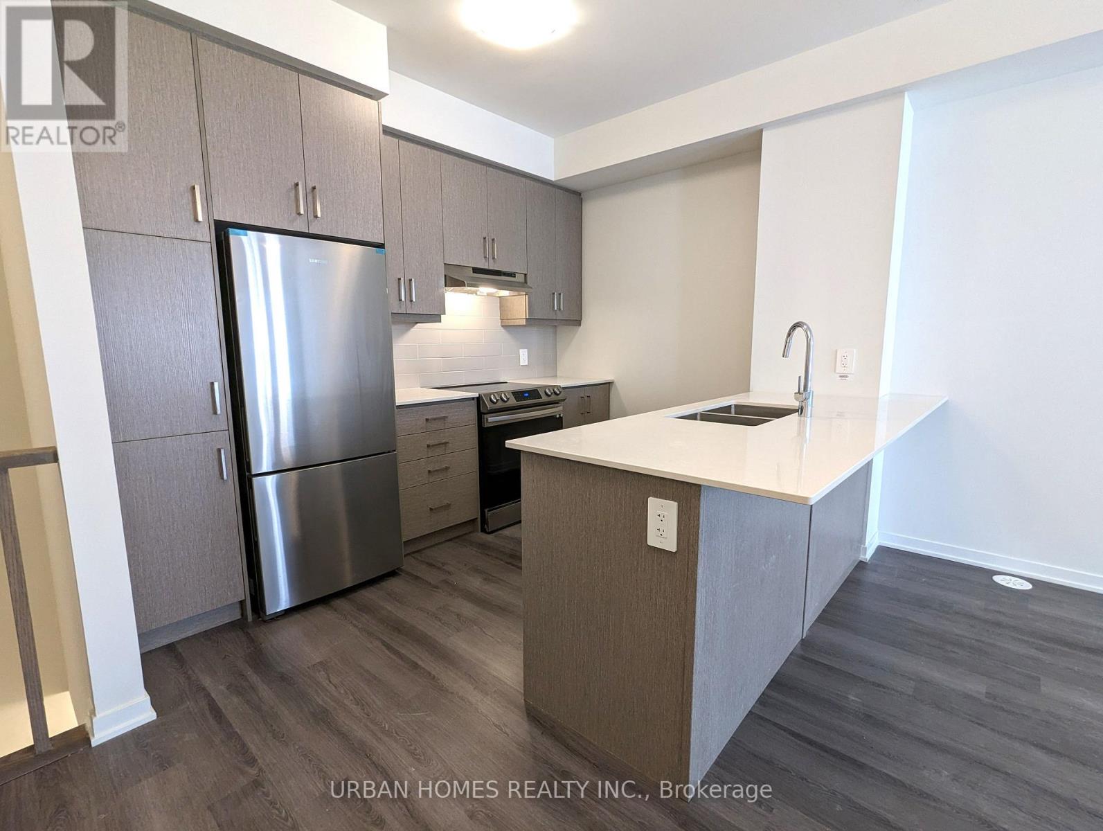 28 - 21 Honeycrisp Crescent, Vaughan, Ontario  L4K 0N6 - Photo 2 - N12901866