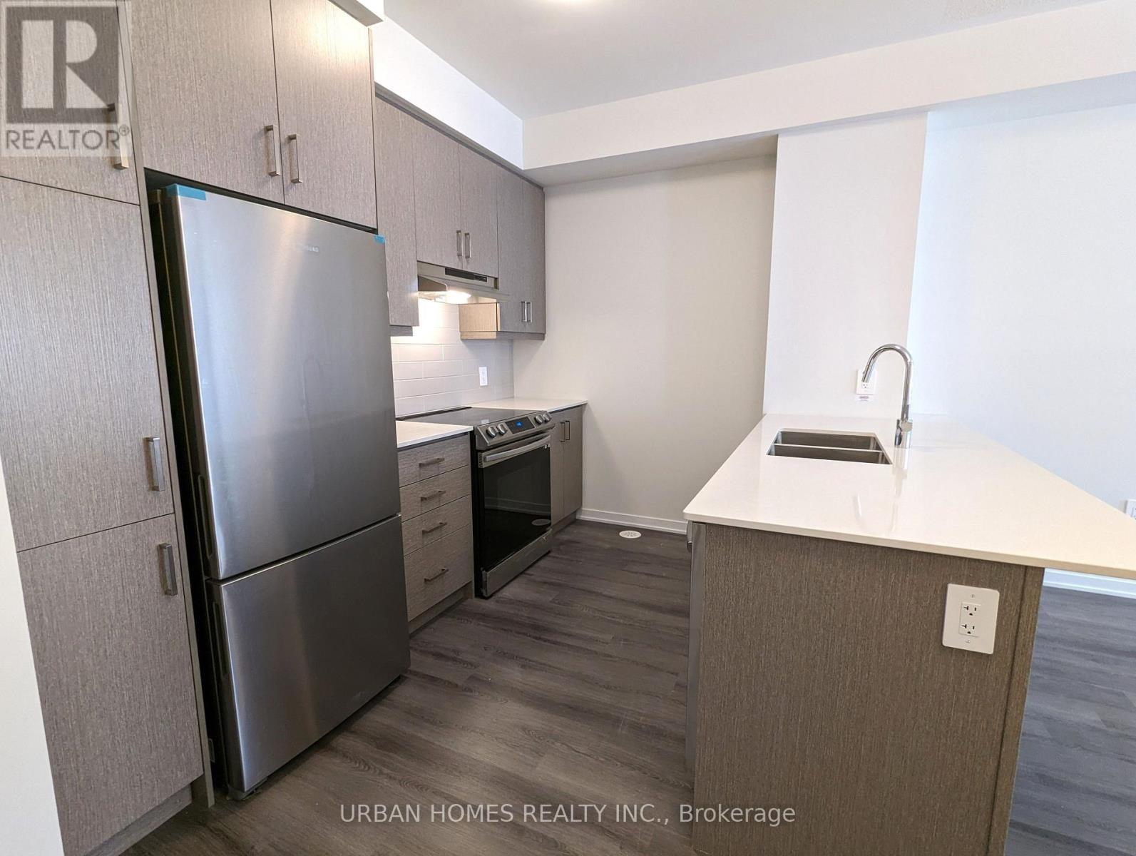 28 - 21 Honeycrisp Crescent, Vaughan, Ontario  L4K 0N6 - Photo 4 - N12901866