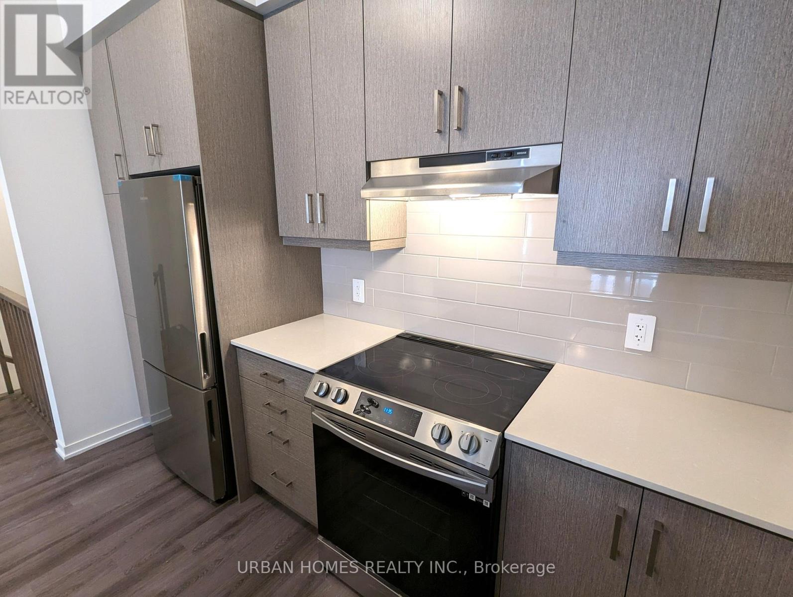 28 - 21 Honeycrisp Crescent, Vaughan, Ontario  L4K 0N6 - Photo 5 - N12901866