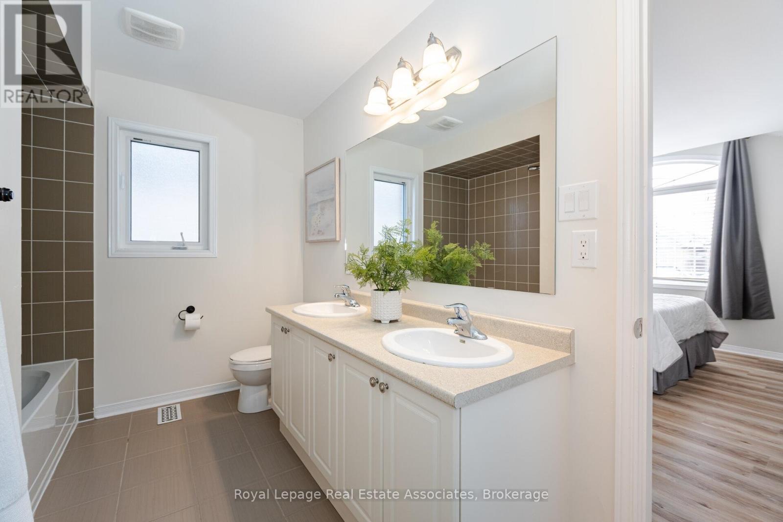 39 Wildflower Lane, Halton Hills, Ontario  L7G 0H8 - Photo 32 - W12901852