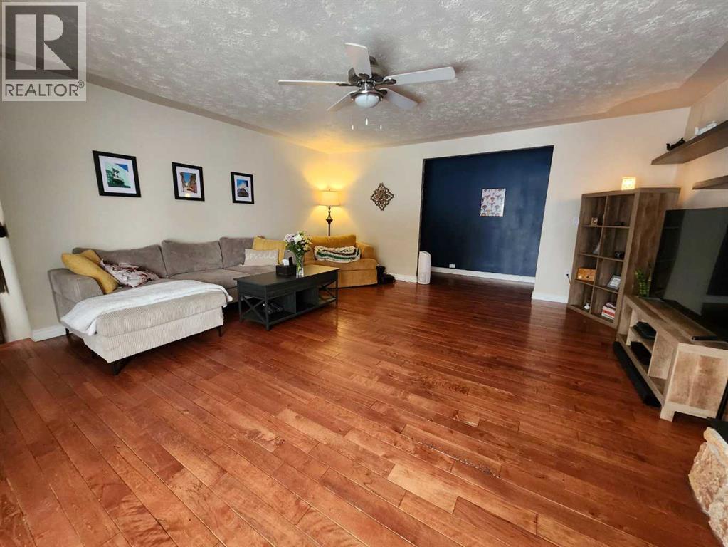 104 23 Street Nw, Drumheller, Alberta  T0J 0Y1 - Photo 3 - A2284602