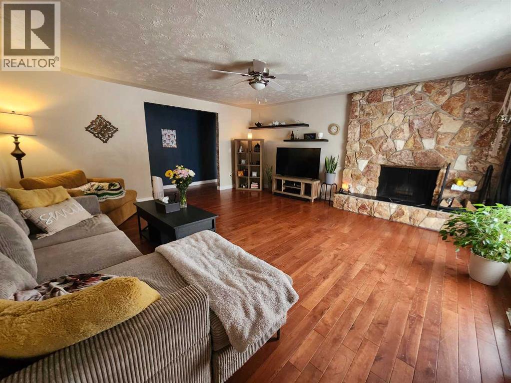 104 23 Street Nw, Drumheller, Alberta  T0J 0Y1 - Photo 2 - A2284602