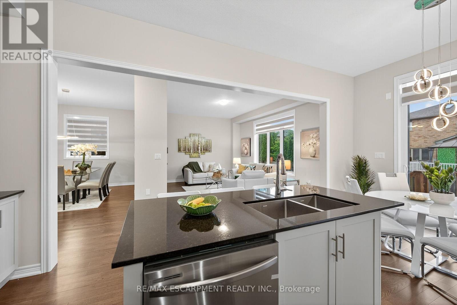 67 Starfire Crescent, Hamilton, Ontario  L8E 0K8 - Photo 21 - X12901858