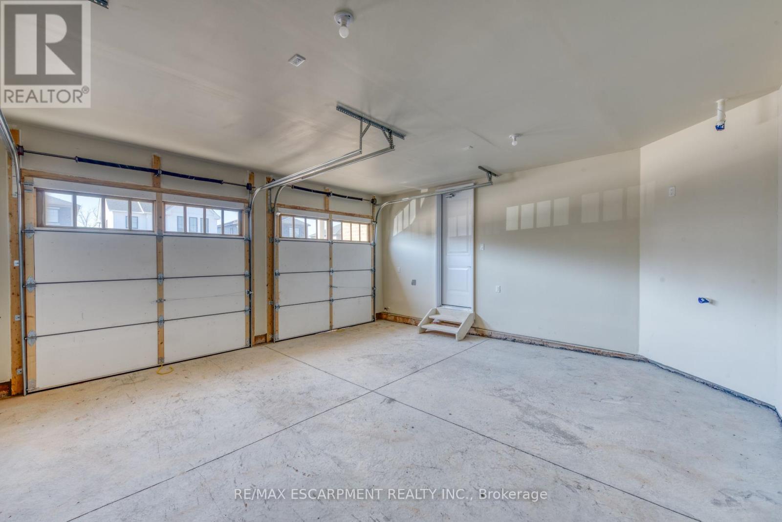 67 Starfire Crescent, Hamilton, Ontario  L8E 0K8 - Photo 46 - X12901858