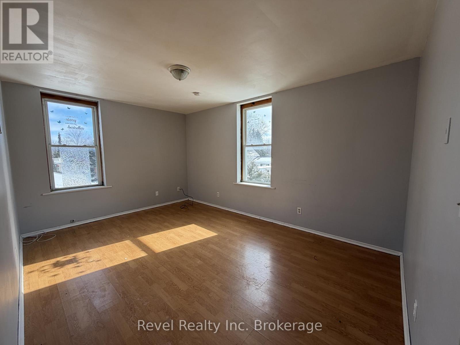 2 - 571 ONTARIO STREET, Warwick, Ontario