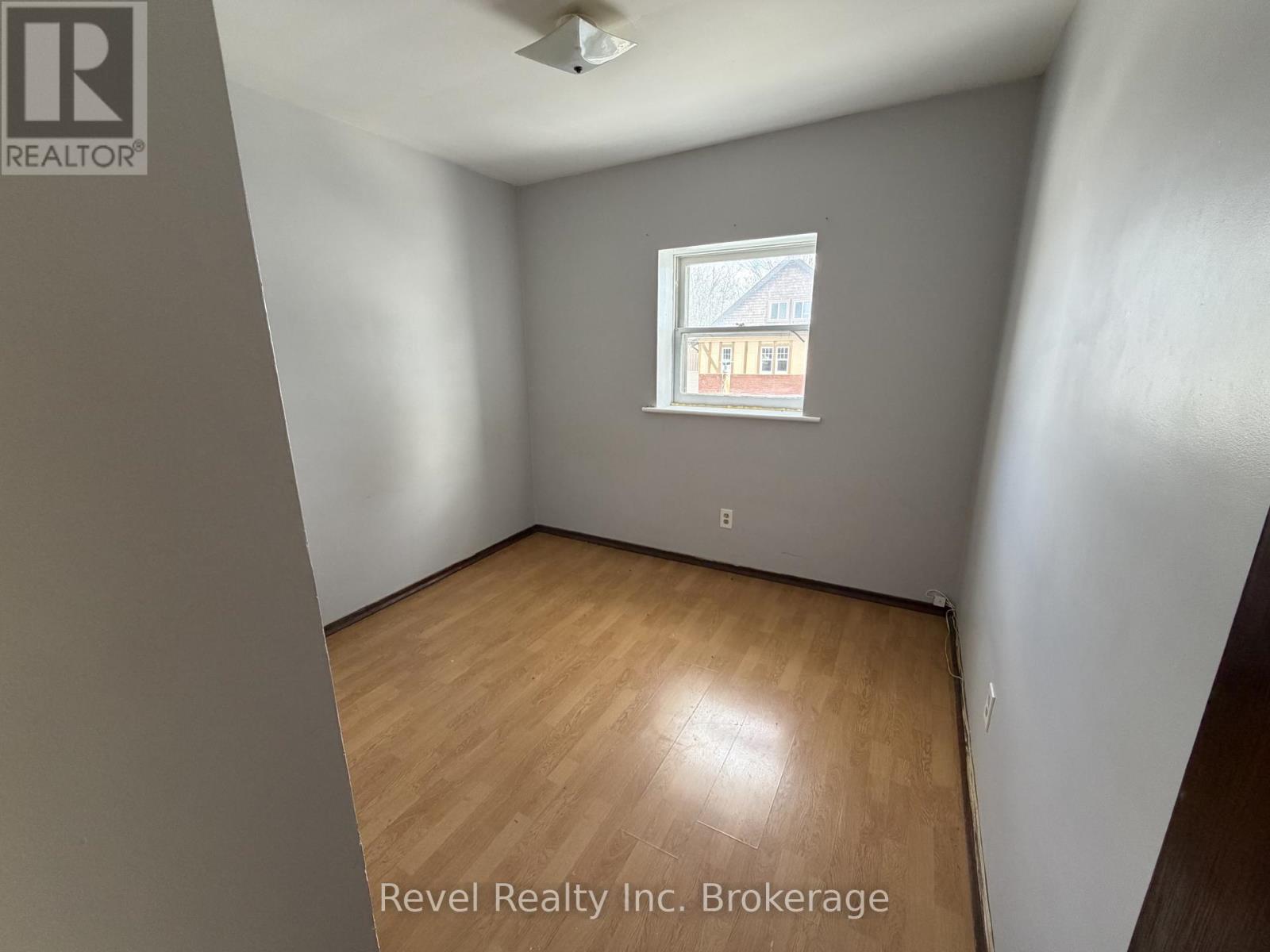 2 - 571 Ontario Street, Warwick (Watford), Ontario  N0M 2S0 - Photo 5 - X12901864