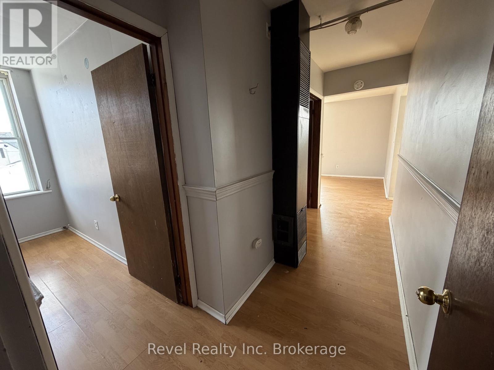 2 - 571 Ontario Street, Warwick (Watford), Ontario  N0M 2S0 - Photo 6 - X12901864