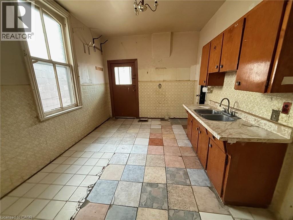 118 Cathcart Street, Hamilton, Ontario  L8L 5A2 - Photo 3 - 40813676