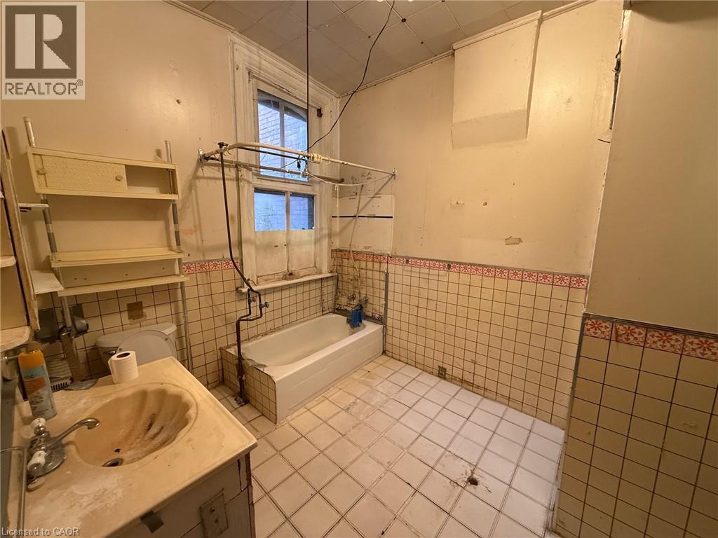 118 Cathcart Street, Hamilton, Ontario  L8L 5A2 - Photo 4 - 40813676