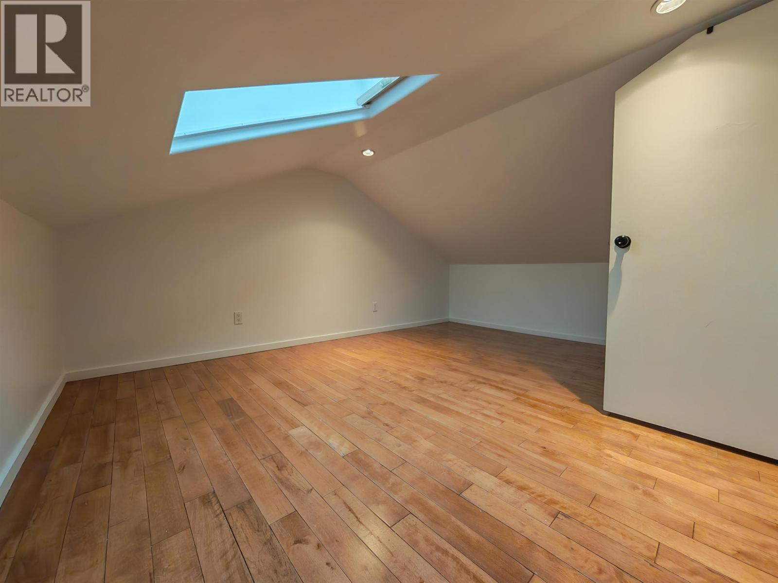 929 Sixth Street, New Westminster, British Columbia  V3L 3C8 - Photo 8 - R3087340